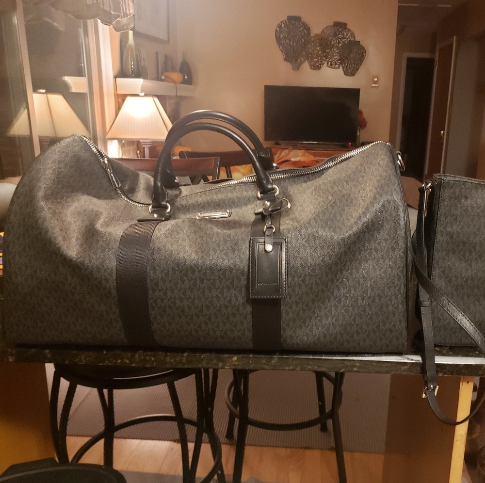 Michael Kors Set - Picture 2 of 5